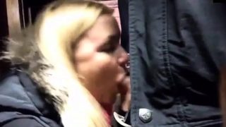 Amateur Bahnhof Blowjob