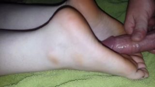 A HUGE Cumshot on her soles - Painted Soles