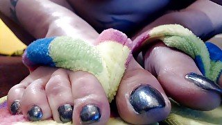 Closeup toe wiggling flip flops nude