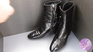 Shoe fetishism 靴フェチ　黒いブーツにぶっかける