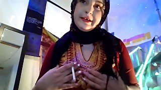 Arabic queen sexy stomach dancing undress tease and pole tricks, idolize this gigantic arab booty!