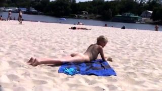 Beach voyeur finds a cute blonde teen with a wonderful ass