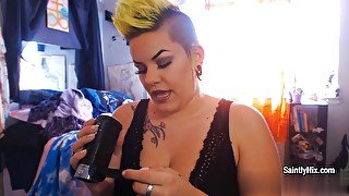 Booty chick Saintly Nix with cropped hair records her first video