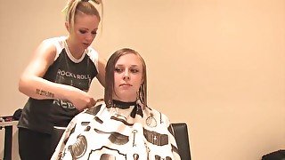 blonde haircutting