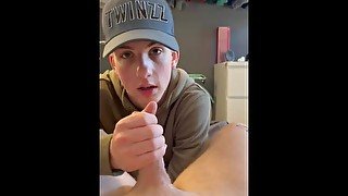 Cute twinks sucks boyfriend dick after work