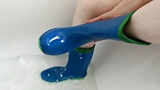 Rubberboots in bathtube