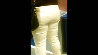 White pants booty