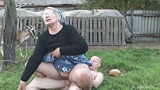 Horny granny takes cum in mouth after getting her muff thrilled hardcore outdoors