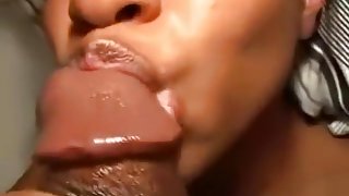 Foxy ebony girl gives fantastic head