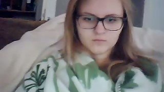 Nerdy amateur teen fingers her pussy in webcam solo clip