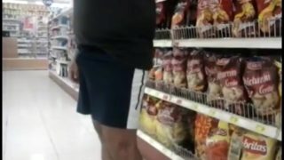 Flagrante homem de pau duro em publico - bulge