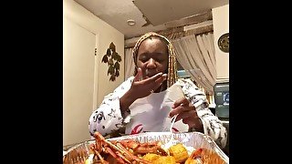 Alliyah Alecia Eating Show: Eats SeafoodBoil Mukbang (Snow Crab Legs , Corn, Potatoes, Shrimp) *YUM*