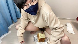 【パン vs おしっこ】パンに小便ぶっかけたら吸収される？こぼれる？ 実験してみよう ゲイ ホモ ノンケ お漏らし