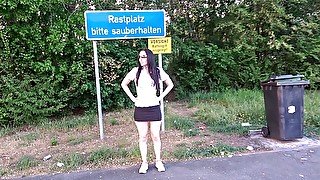 DEUTSCHES BABE GIBT BLOWJOB AUF PARKPLATZ