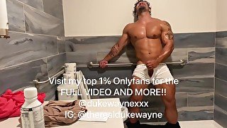 Pissing in the gym bathroom then cumming