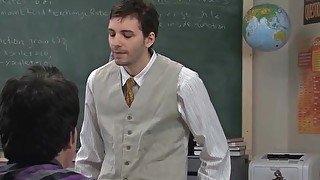 Twink takes teachers dick in classroom