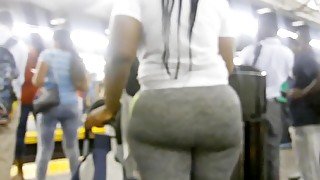 Bubble booty ebony milf in grey spandex