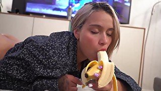 Blowjob on a banana test!