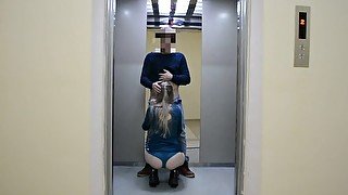 SEX IN A PUBLIC PLACE! Have sex in the elevator with cum in pussy!