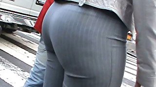 LATINA  ASS VOYUER