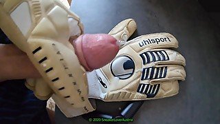 Cumming on Goalkeepergloves (short version)