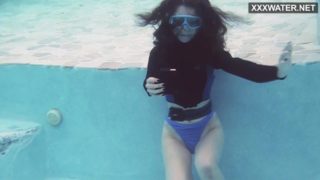 Watch Emi Serene cum underwater