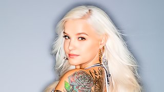 Elegant blonde with tattoos Bella Jane enjoys intensive anal sex