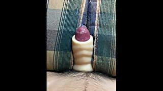 オナホを挟んで擬似sex ぬるぬるまんこオナホに我慢できず太チン大量射精　Use a pocket pussy