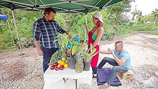 Reality Kings: Fresh Corn With Roxie Sinner