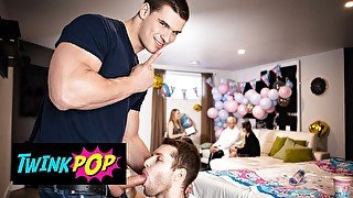 TWINKPOP - Benjamin Blue Convinces His Straight Friend That's It's Better To Eat A Cock Than A Pussy