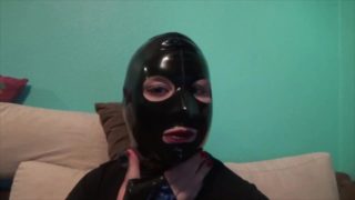 Latex Maske anziehen und tragen