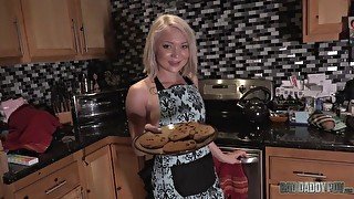 DAKOTA SKYE WANTS TO GIVE YOU HER COOKIES