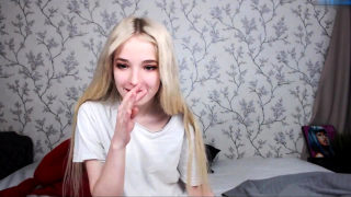 Romanian Girl masturbate on webcam and Squirt