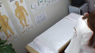 Hidden cam sex clip with masseur packing his teen client