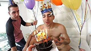 Draven Milo gets to cum in a birthday-themed threesome video