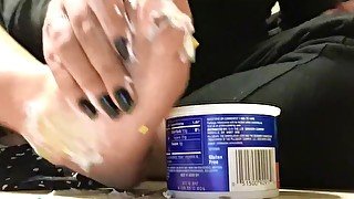 Foot Fetish Chubby Girls Licks Icing and Sprinkles off her Toes