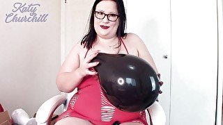 BBW blows up balloons for boyfriend (non-pop)