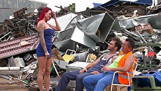 Junkyard Anal - Julia Exclusiv