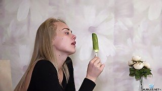 Video of skinny Drika pleasuring her shaved tunnel of love