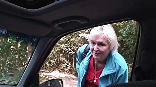 Hitchhiking mature getting her twat banged brutally too