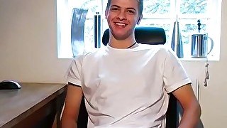 Adorable UK gay amateur jerks off solo