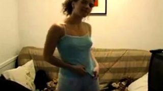 Teen strip in cam