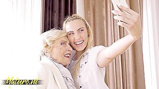 Gorgeous Lulus Lesbian Pussy Eating Dirt - Lulu Love