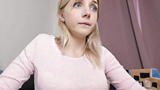 Ohhoney on Chaturbate with those blue contacts