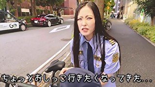 婦警お漏らし!?不審者に説教中、ガマン限界を超えてしまう女警察官ドラマ ｜おしがま,素人,日本人,無修正,おもらし,おしっこ,尿,野外,個撮,コスプレ,警察,美脚,手コキ,射精,フェラ失禁ぶっかけ顔射