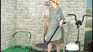 Mature cleaning lady fucked by a guy at gym