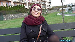 Yasmeena is ready to do everything for amazing orgasm with a guy