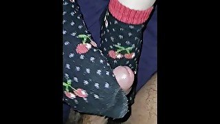 Pissing socks foots