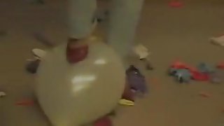 BALLOON POPPING GIRLS