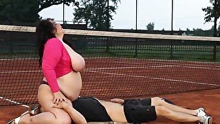 Chunky bbw sixtynining on the tennis court